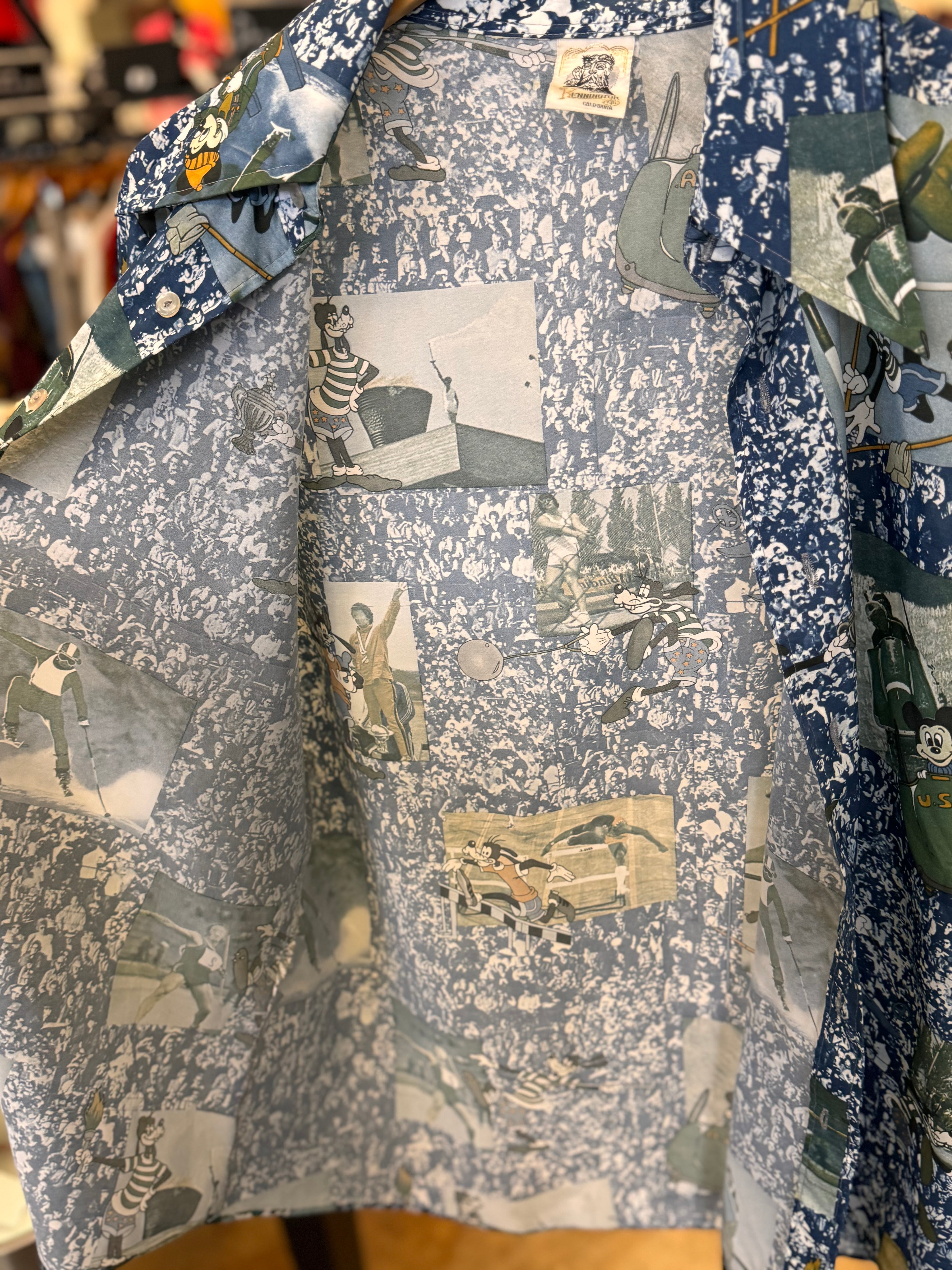 Vintage 1970’s Men’s Kennington Disney Olympic Print Button-Up Shirt Large