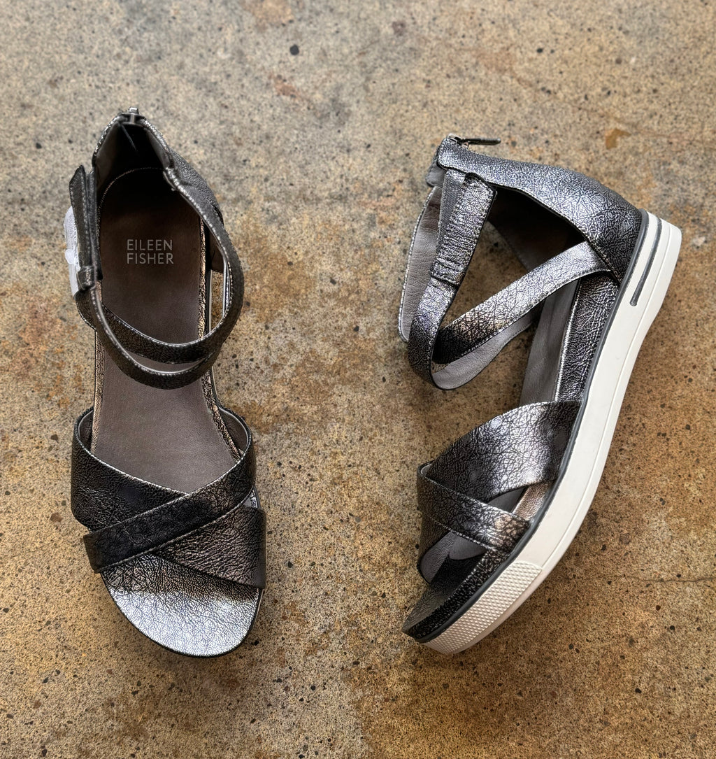EILEEN FISHER Silver Leather Strappy Sally Sandals Sz. 8