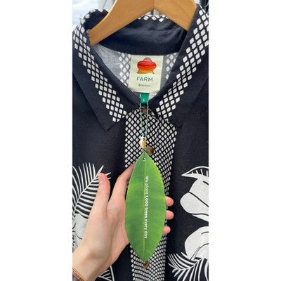 FARM RIO Black & White Macaw Elegance Unisex Button Down Floral/Hawaiian Shirt NEW - Large