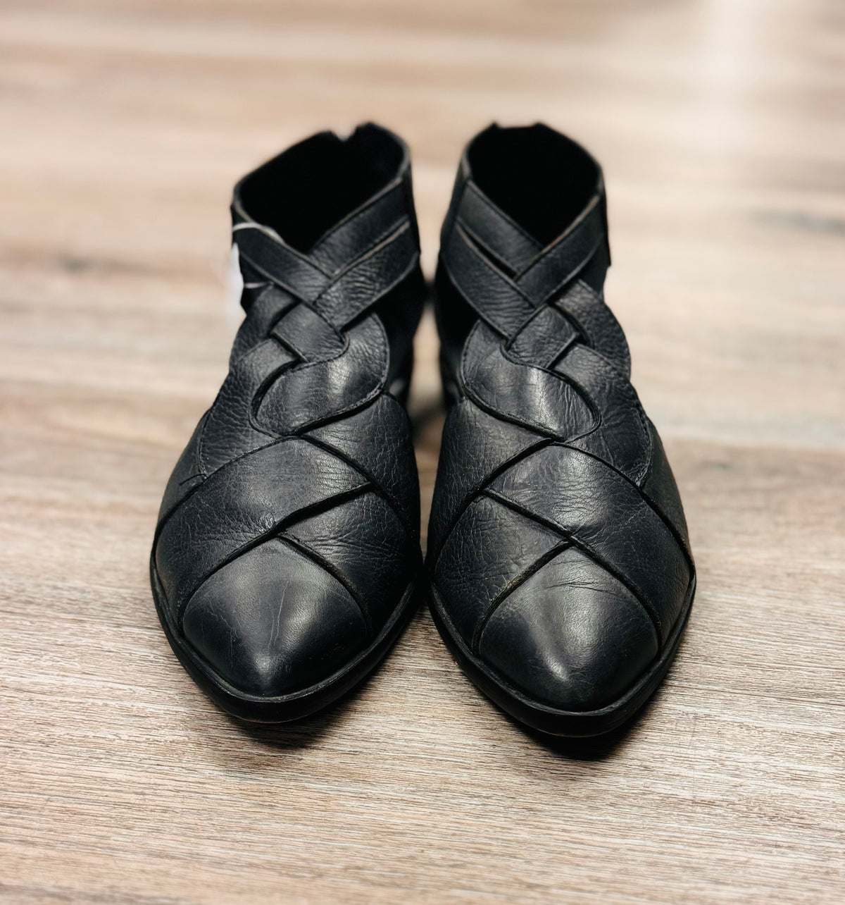 Free People Black Wanderlust Leather Pointed Toe Flats Sz. 40 / 9.5