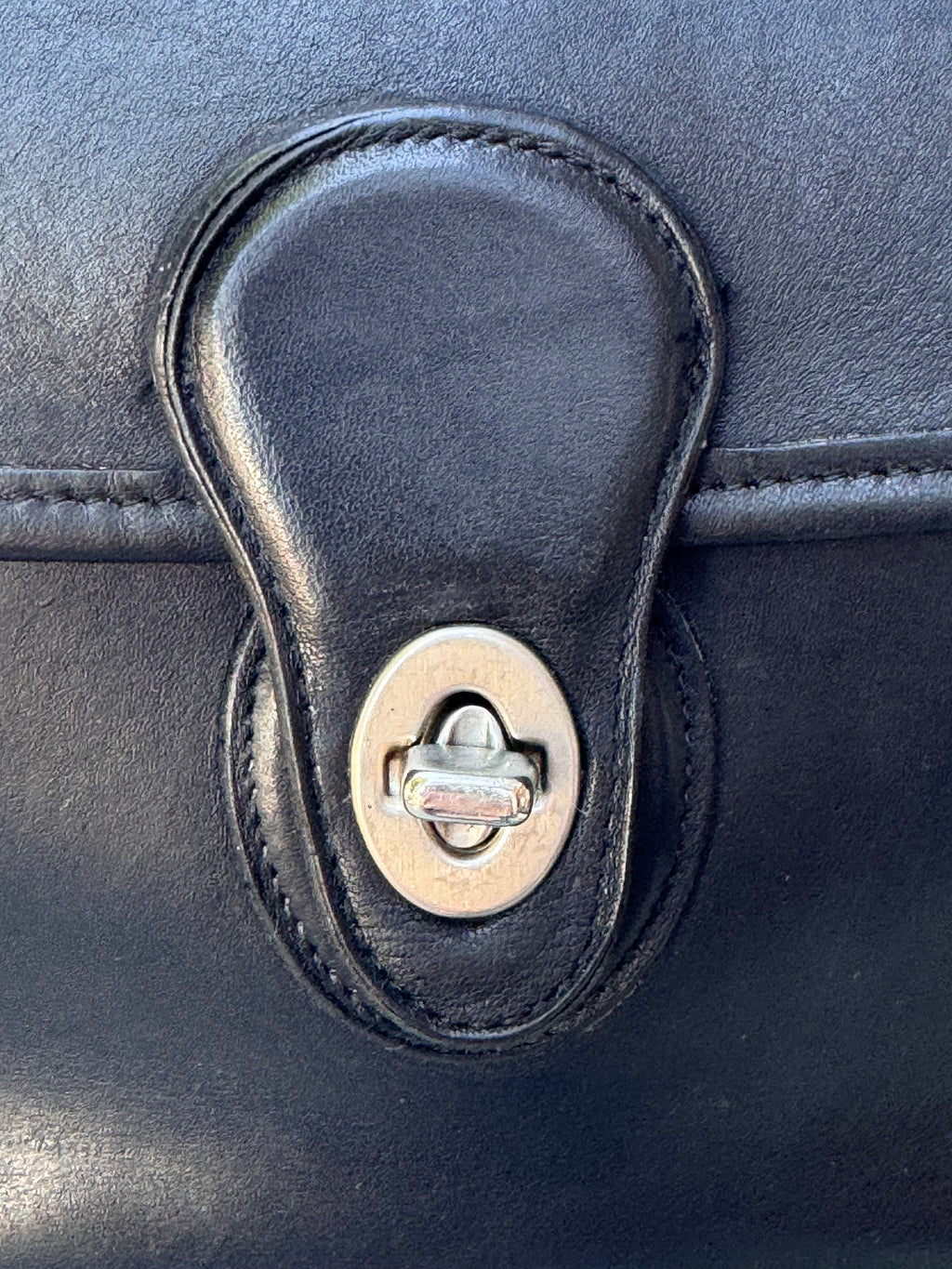 COACH Black Leather Turn Lock 90s Vintage Messenger Bag