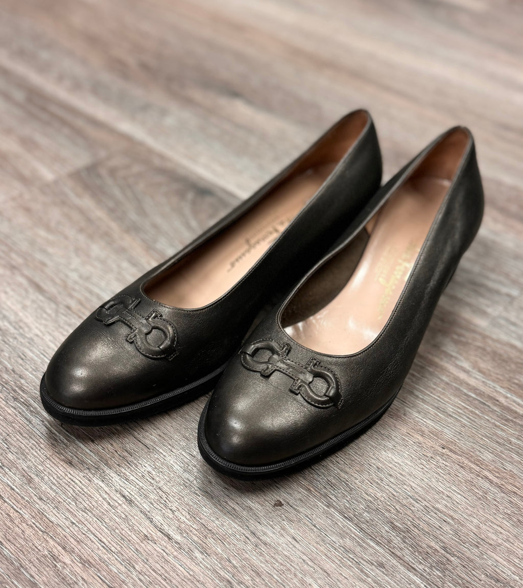 Vintage Salvatore Ferragamo Gancini Leather Flats Sz. 9 1/2