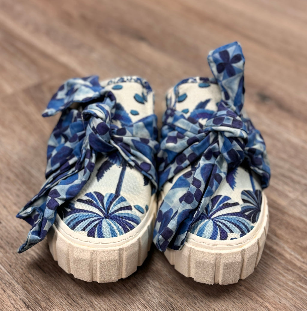 FARM RIO Blue & White Floral Sweet Rio Mule Sneaker Sz. 8 1/2