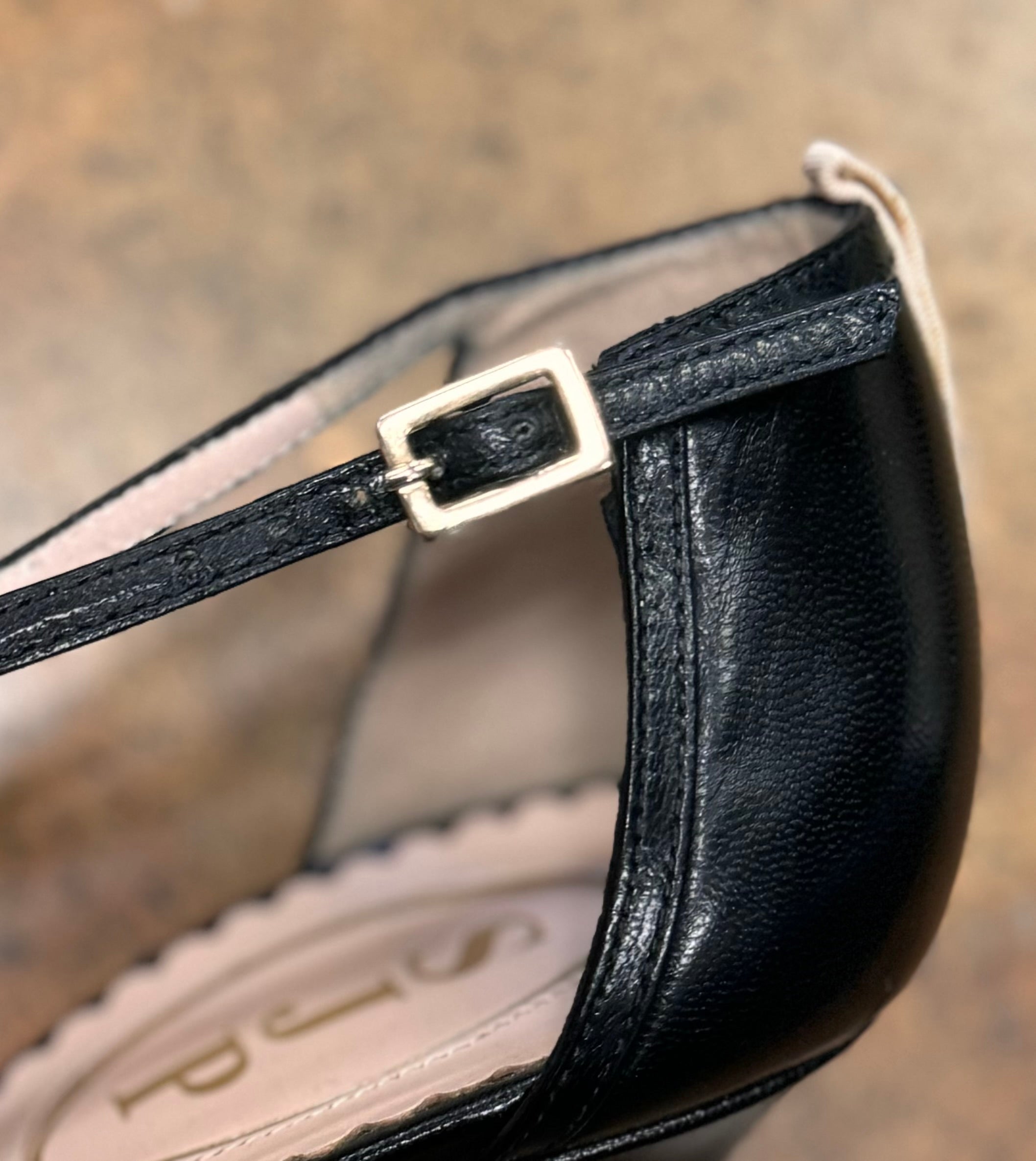 SJP Sarah Jessica Parker Black Carrie Leather T-Strap Sz. 40