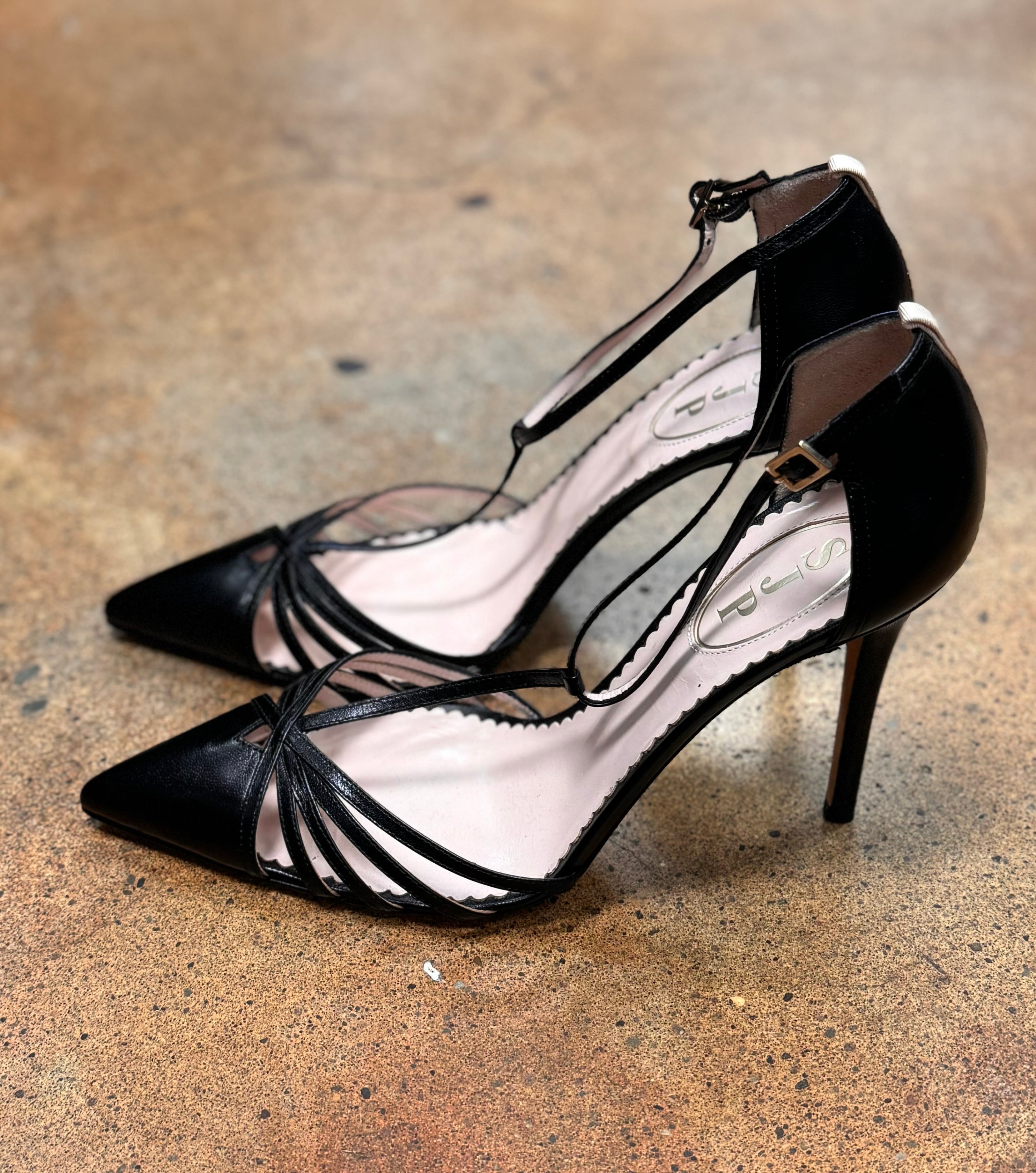 SJP Sarah Jessica Parker Black Carrie Leather T-Strap Sz. 40