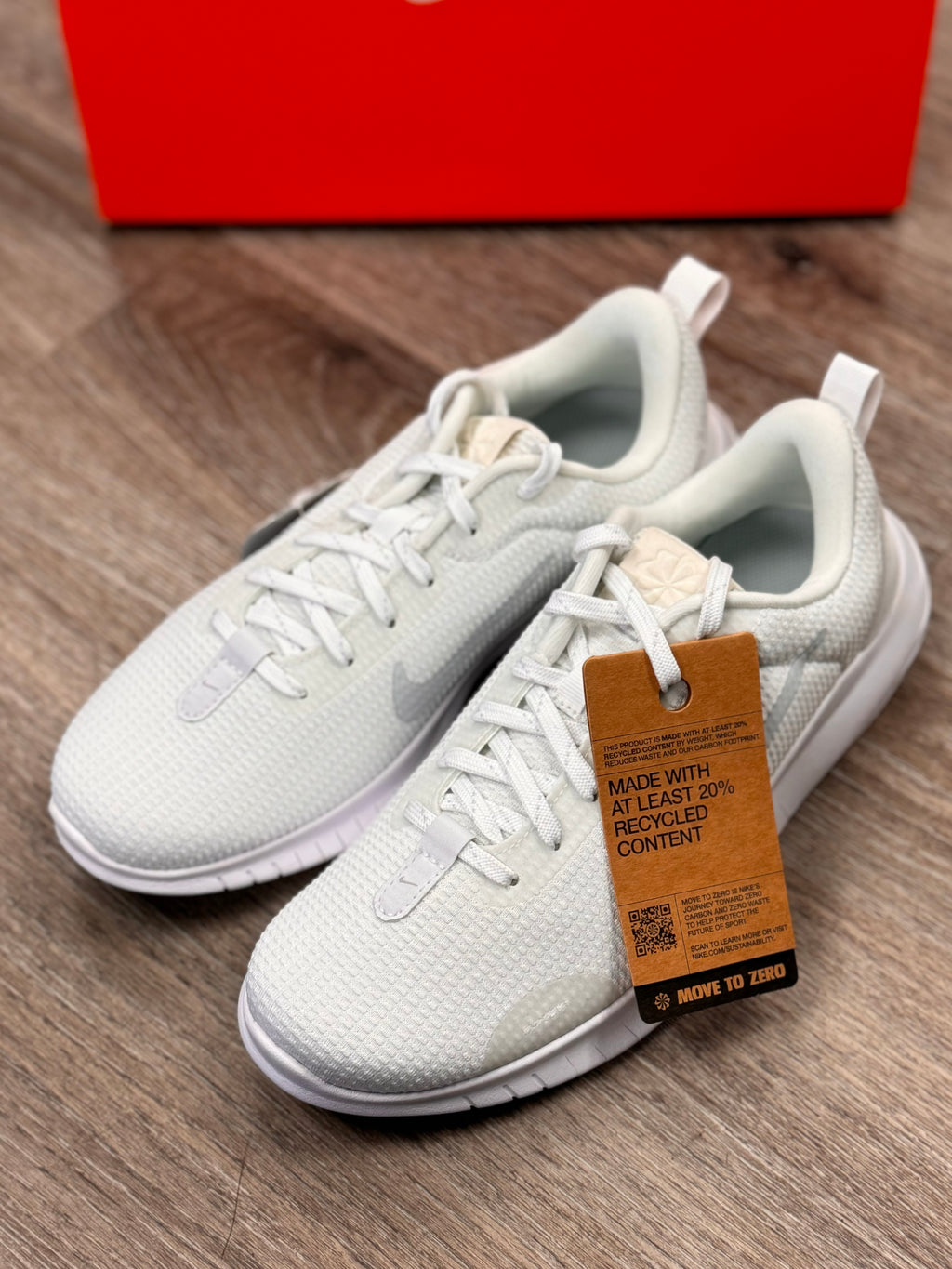 NIKE White Flex Experience Run 12 Shoes Sz. 8 W