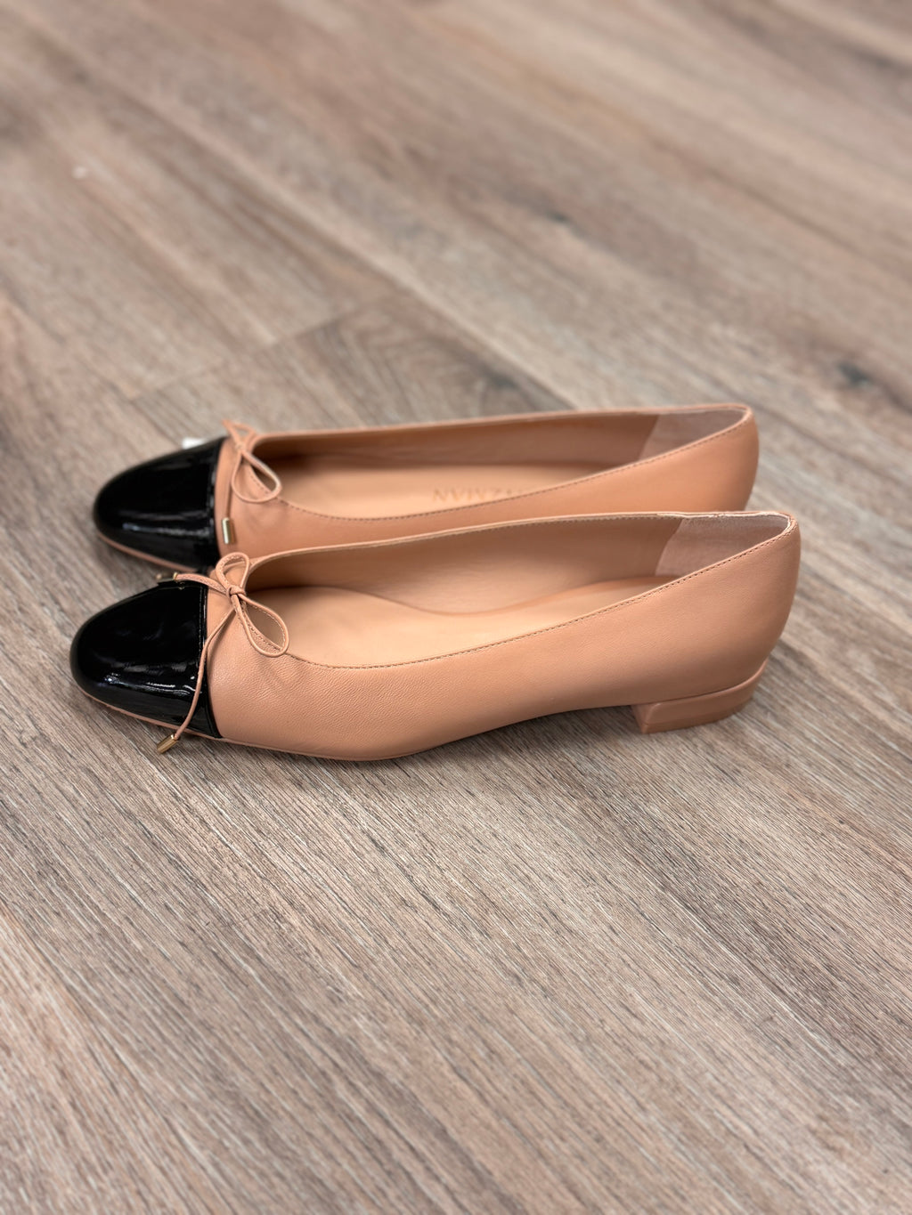 STUART WEITZMAN Tan & Black Patent Leather Cap Toe Ballet Flats Sz. 8 1/2