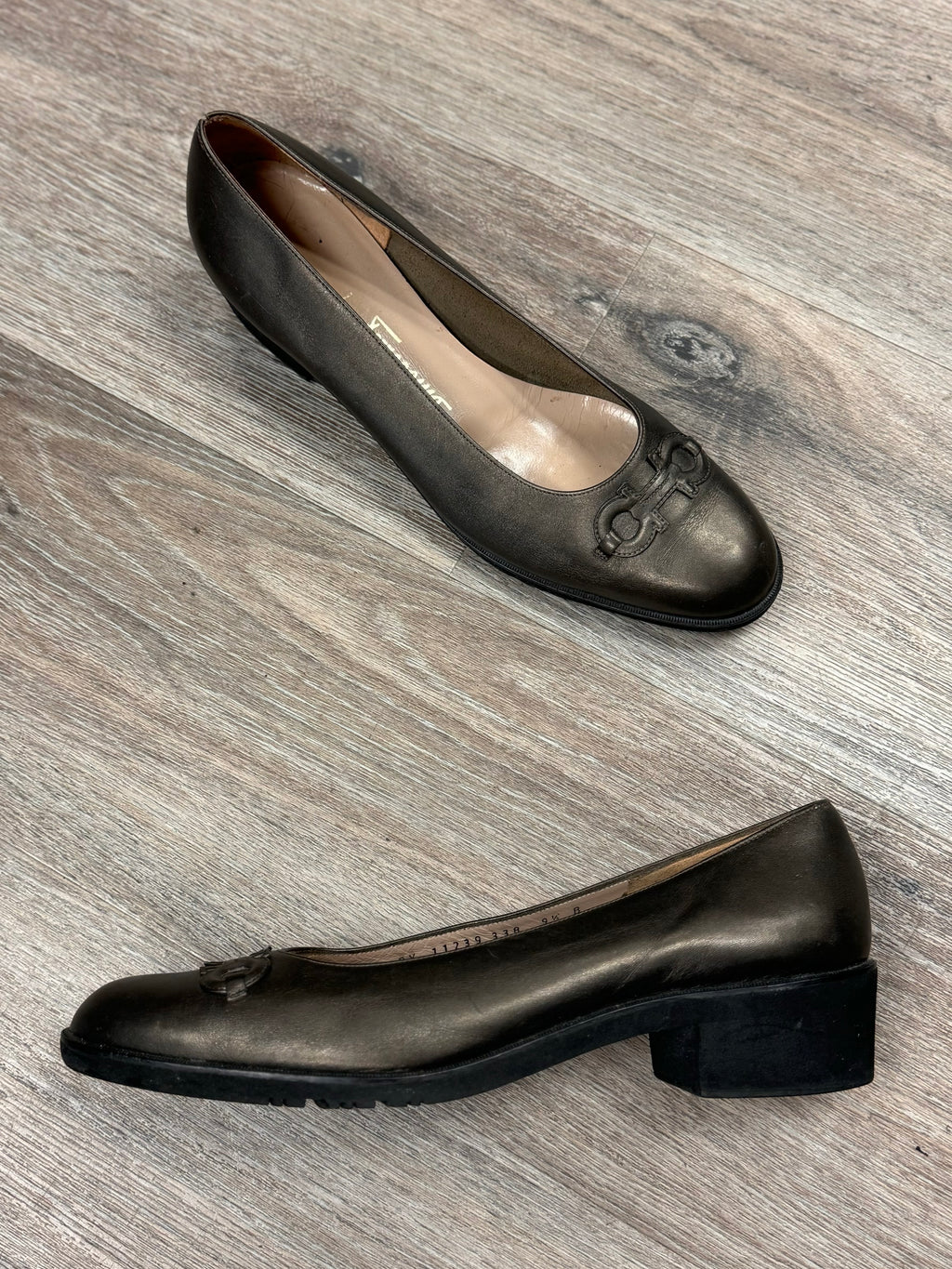 Vintage Salvatore Ferragamo Gancini Leather Flats Sz. 9 1/2