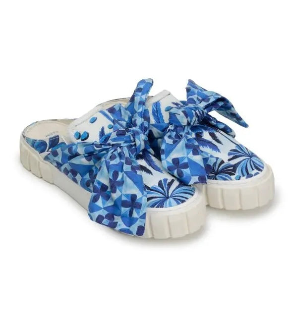 FARM RIO Blue & White Floral Sweet Rio Mule Sneaker Sz. 8 1/2