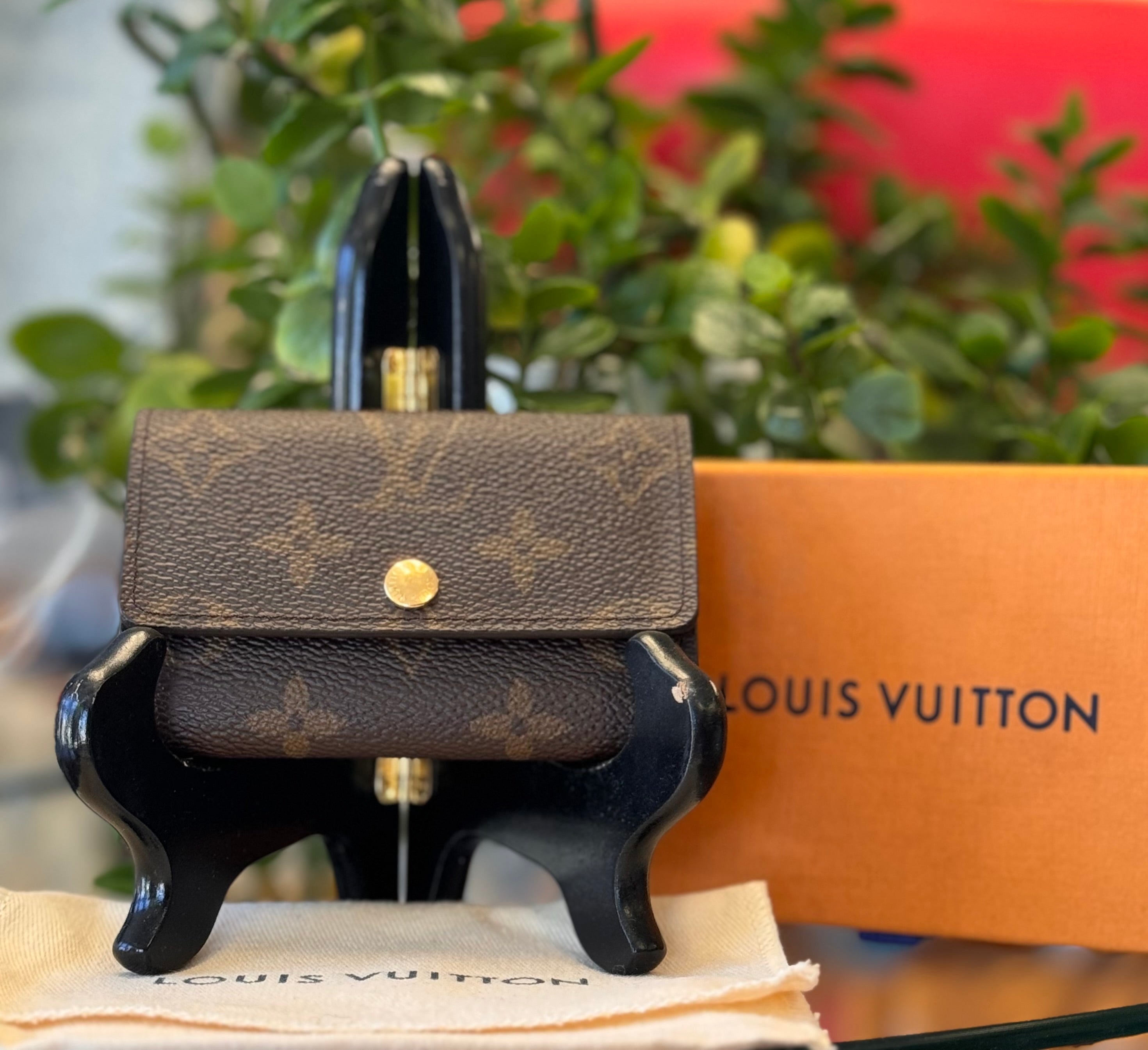 LOUIS VUITTON Monogram 6 Fold Over Key Holder