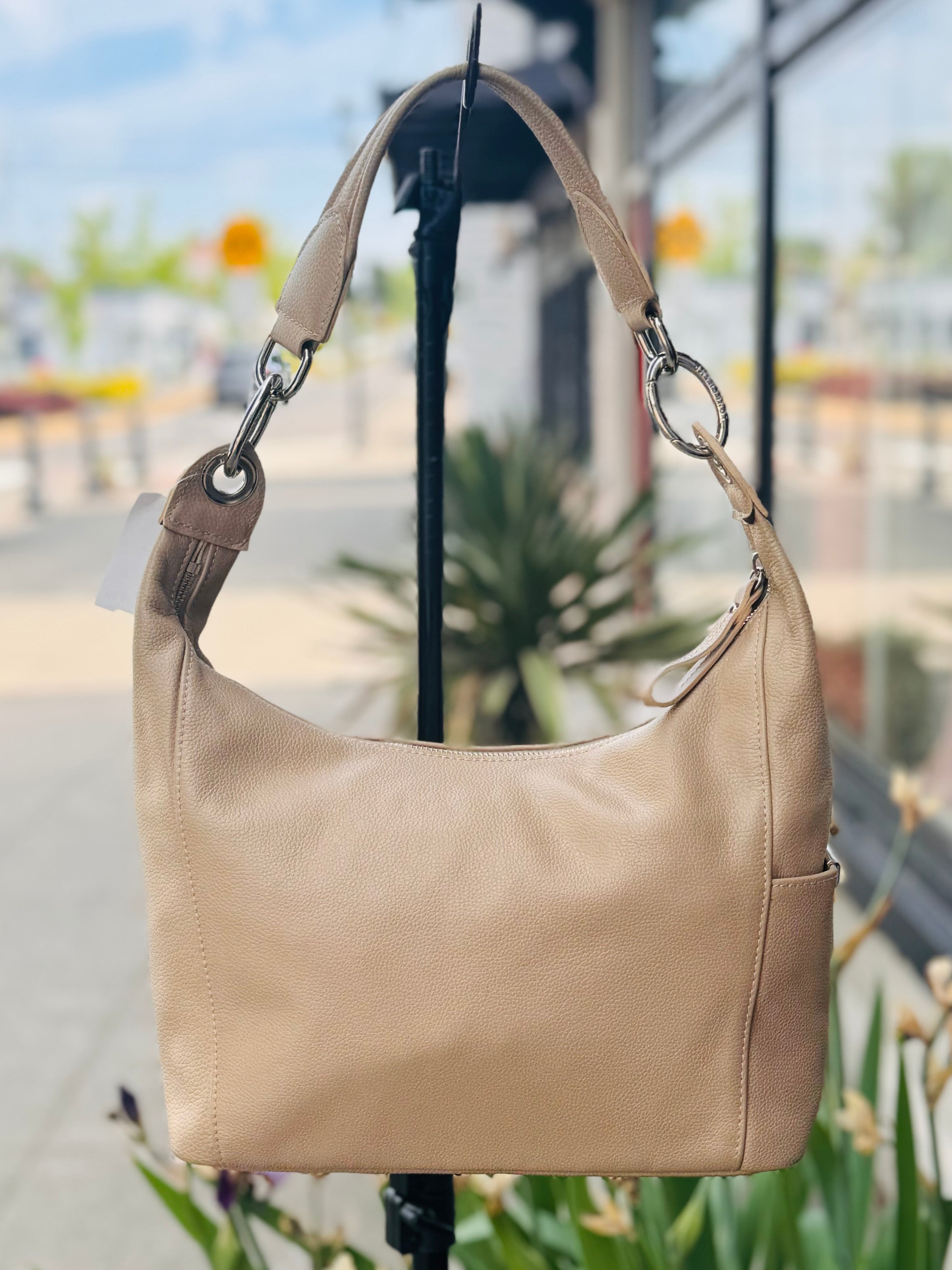 SOLD! LONGCHAMP Tan Pebbled Leather Veau Foulonne Hobo Shoulder Bag