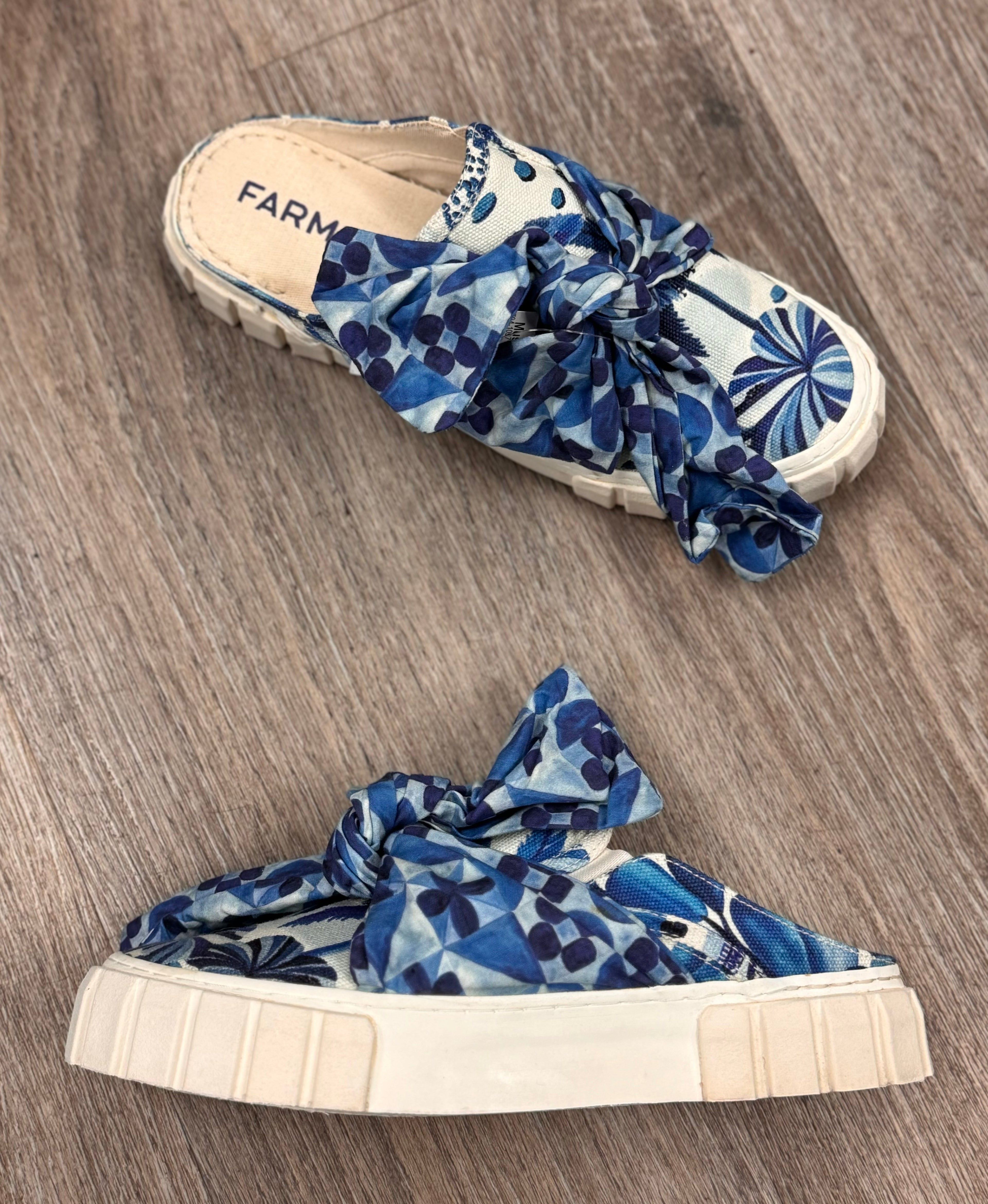 FARM RIO Blue & White Floral Sweet Rio Mule Sneaker Sz. 8 1/2