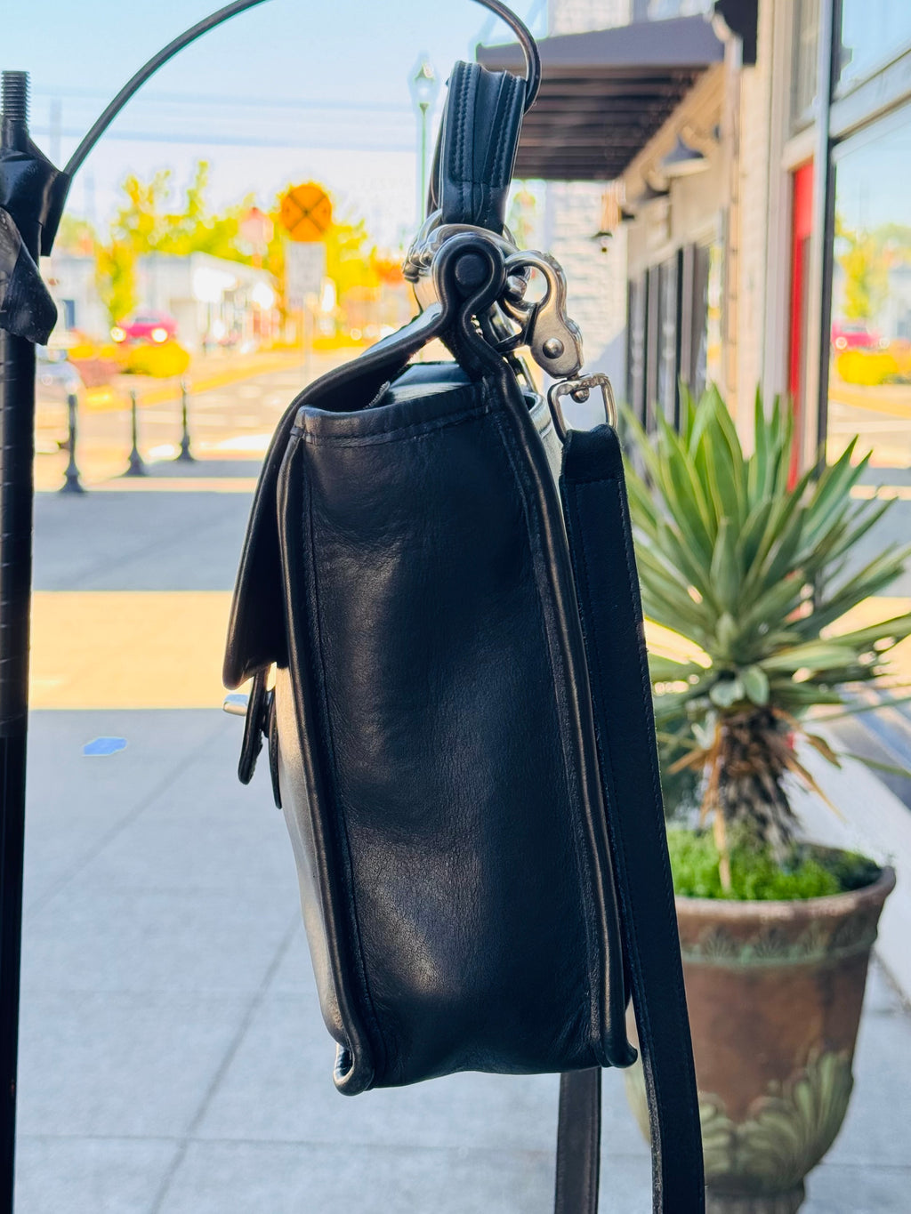 COACH Black Leather Turn Lock 90s Vintage Messenger Bag