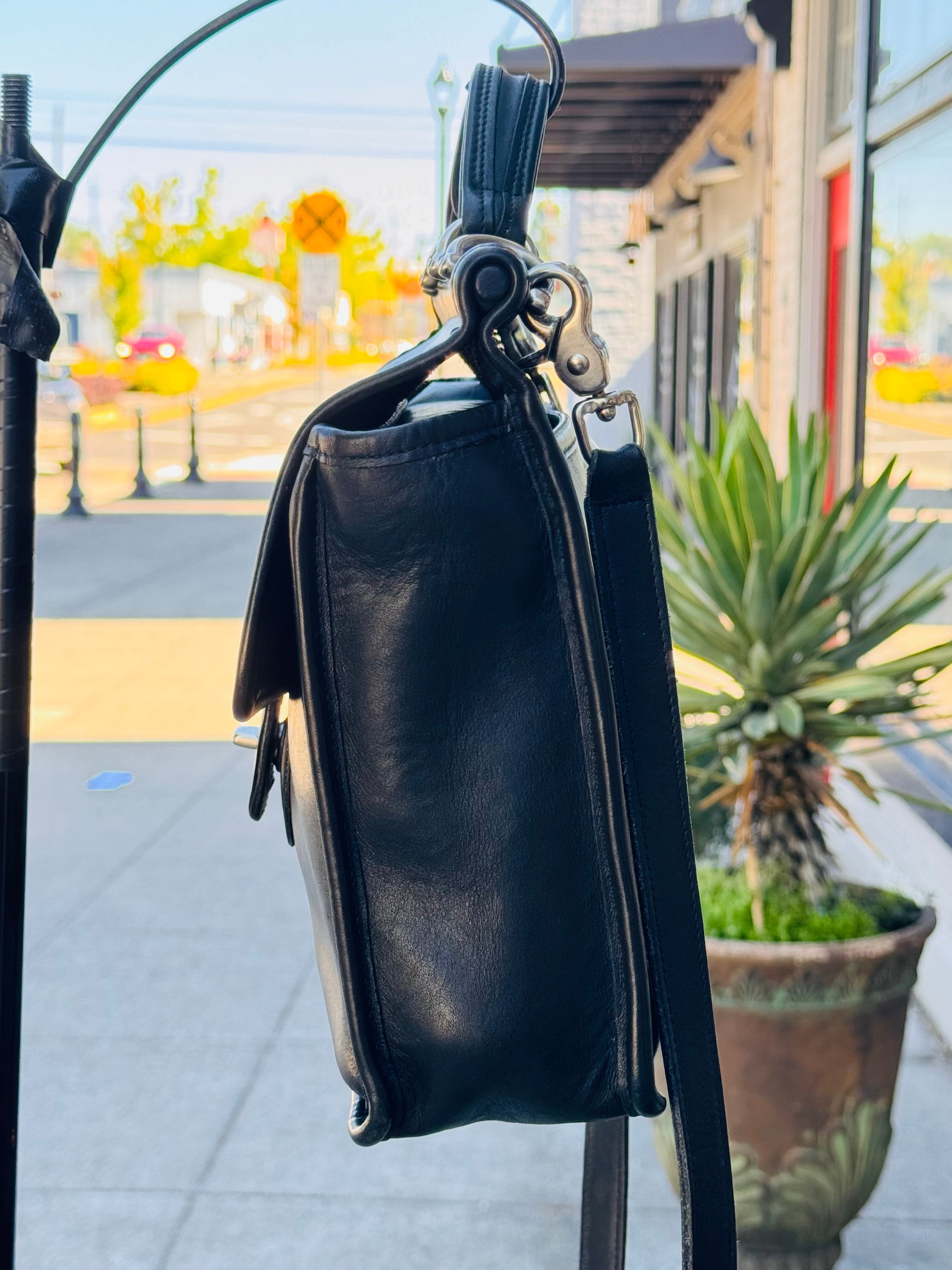COACH Black Leather Turn Lock 90s Vintage Messenger Bag