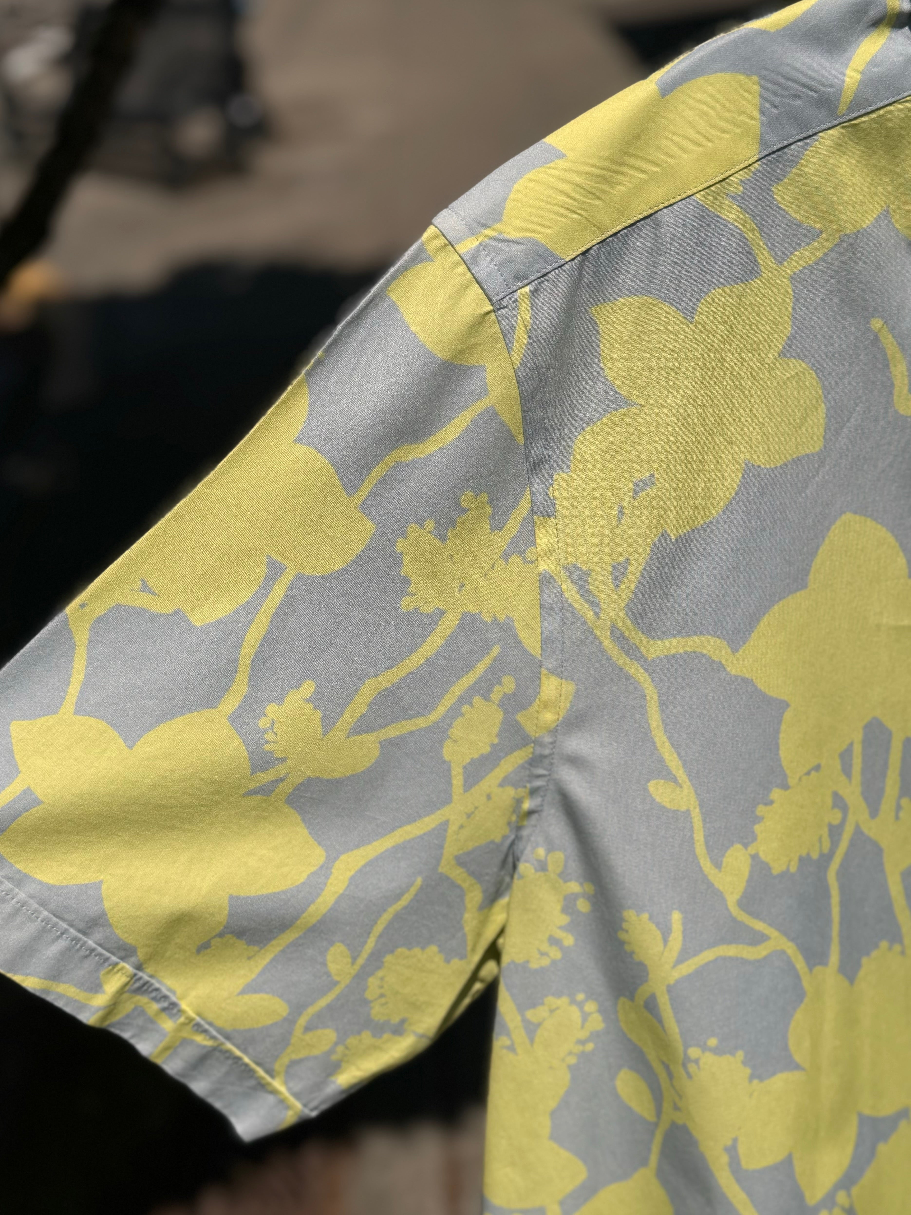 TED BAKER Men’s Grey & Yellow Floral Button Up Short Sleeve Large