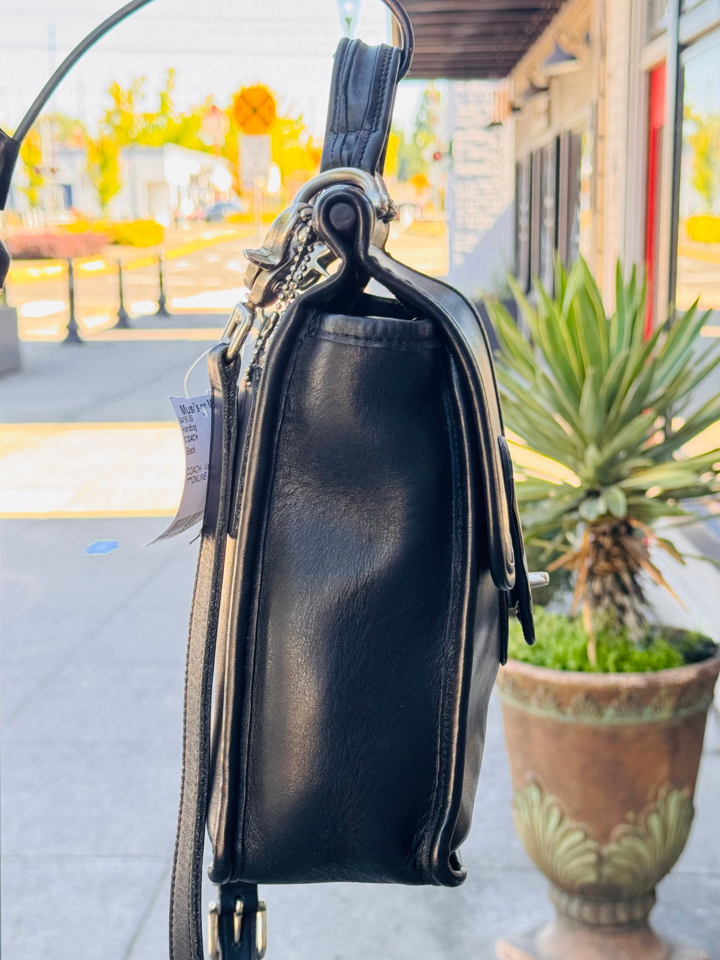 COACH Black Leather Turn Lock 90s Vintage Messenger Bag