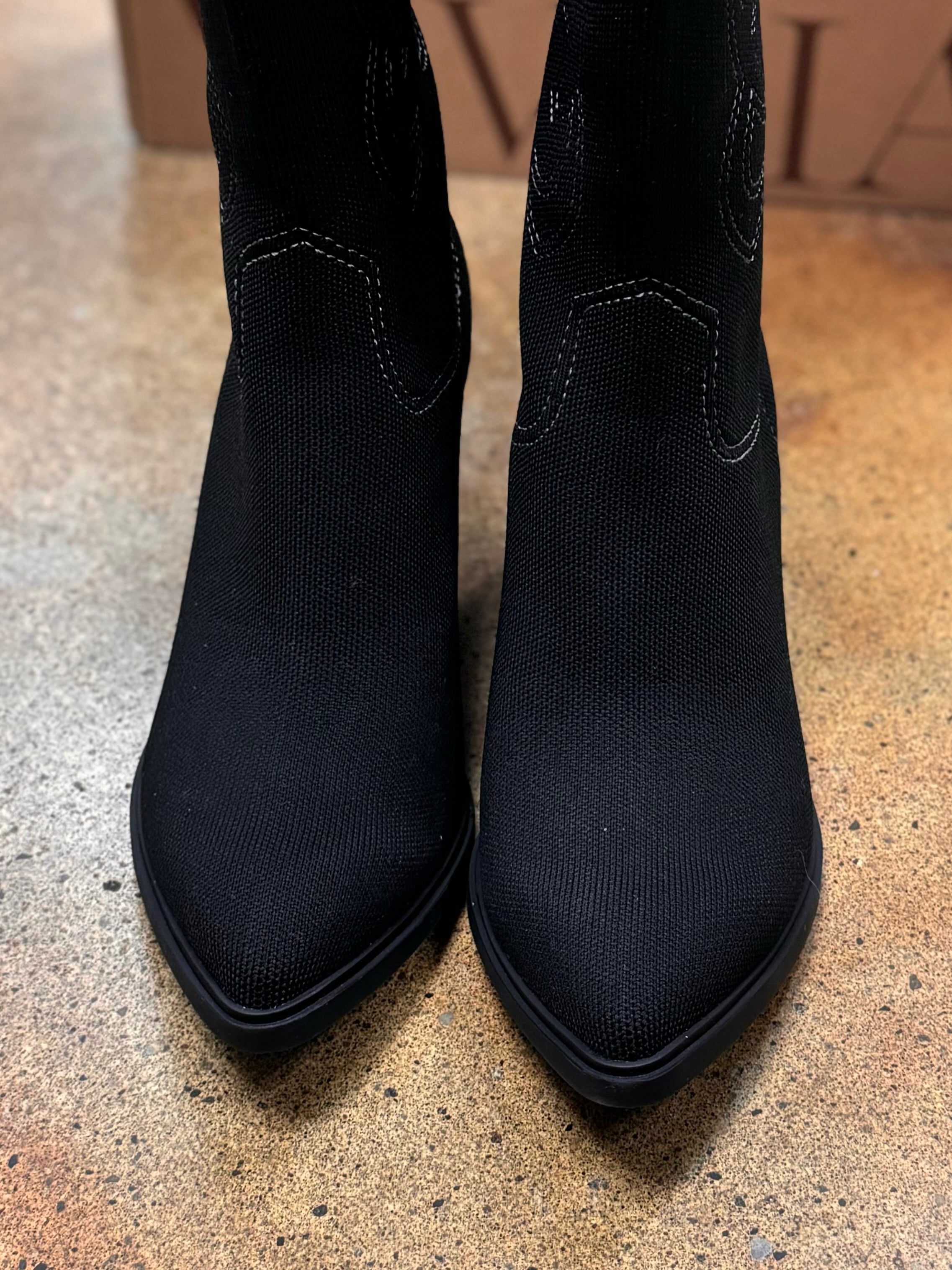 VIVAIA Willow Black Embroidered Western Boots (New w/box) Sz. 8 1/2
