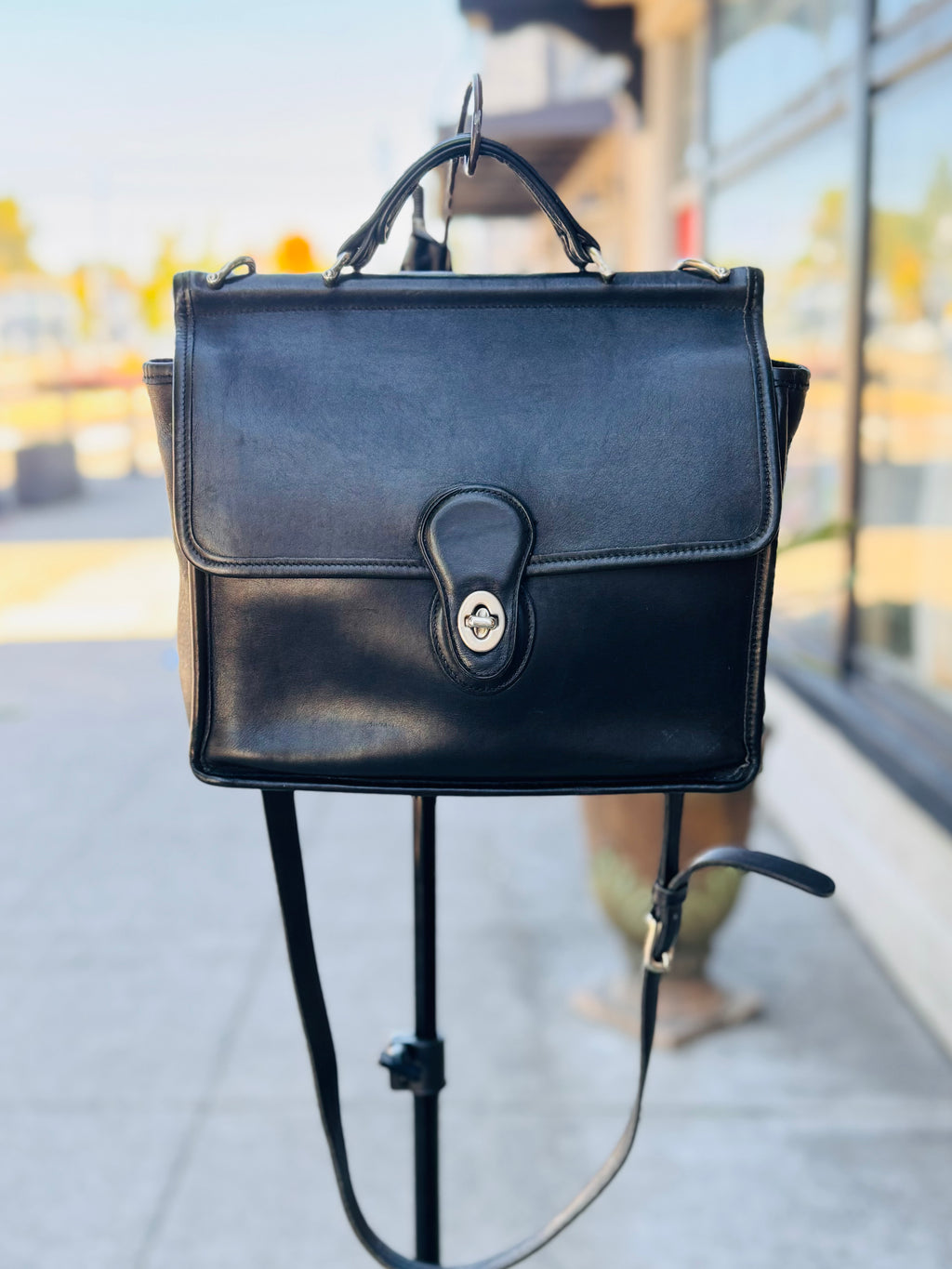 COACH Black Leather Turn Lock 90s Vintage Messenger Bag