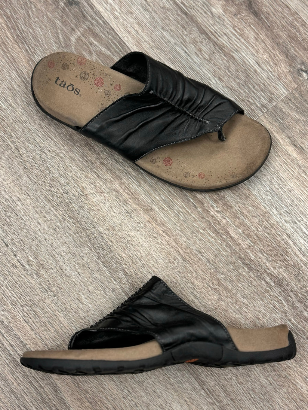 taos Gift 2 Leather Sandals Sz. 9