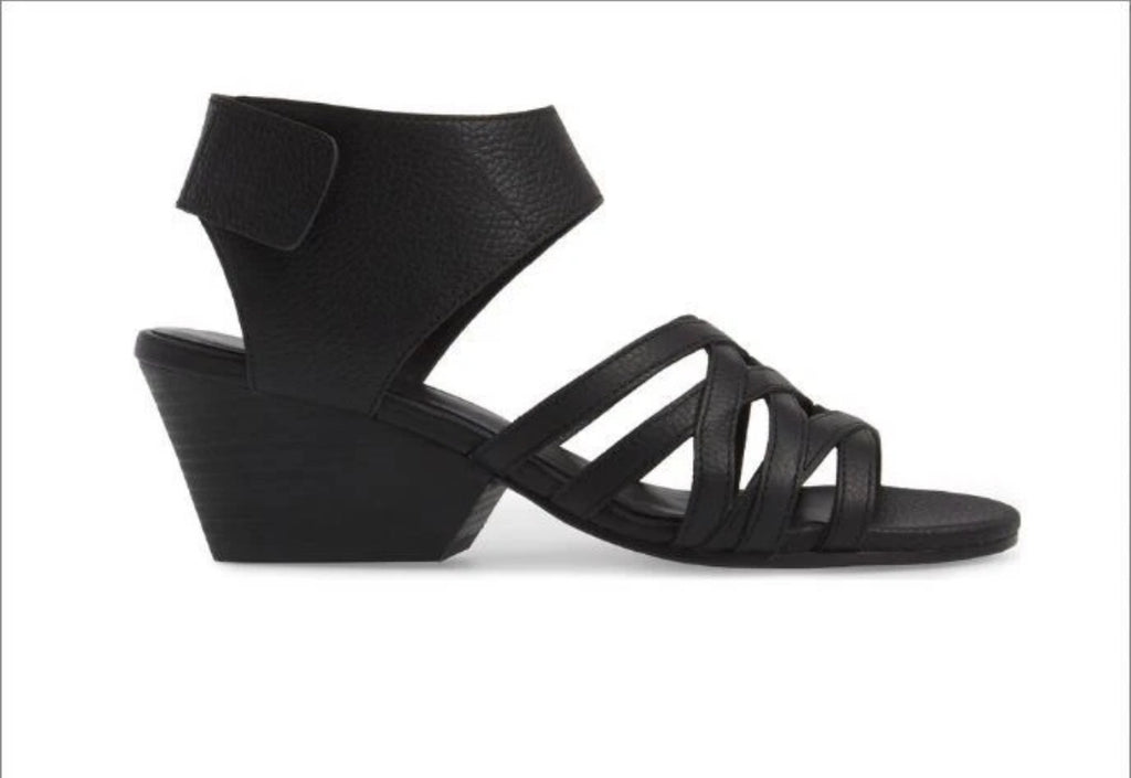 EILEEN FISHER Black Ivy Leather Strappy Sandals Sz. 8