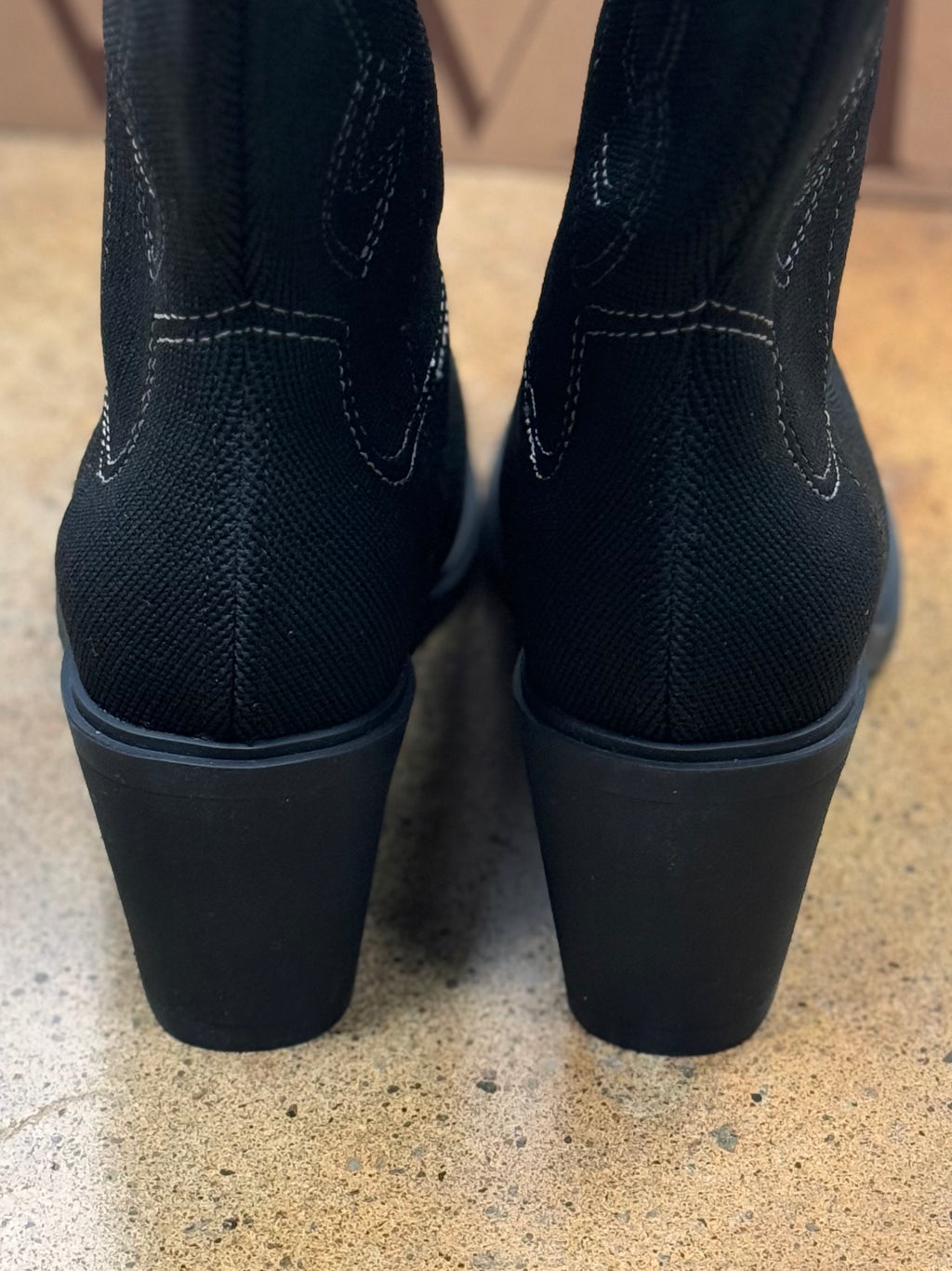 VIVAIA Willow Black Embroidered Western Boots (New w/box) Sz. 8 1/2
