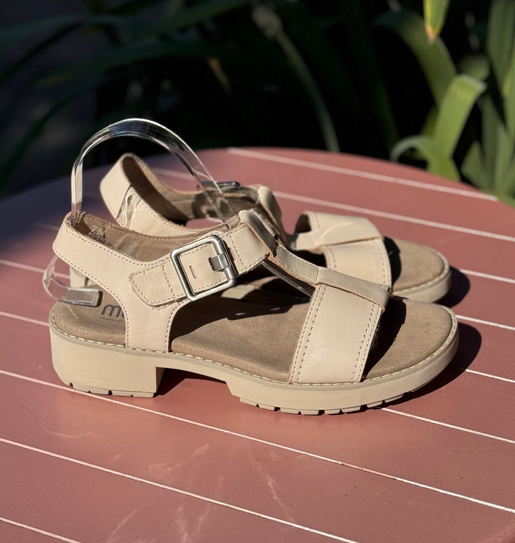 munro Mel Leather Slingback Sandals Sz. 7