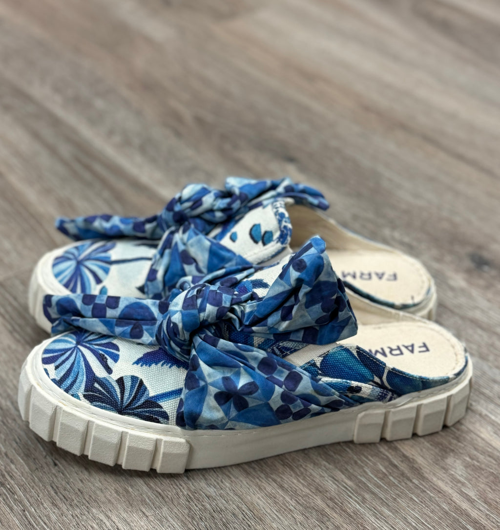 FARM RIO Blue & White Floral Sweet Rio Mule Sneaker Sz. 8 1/2