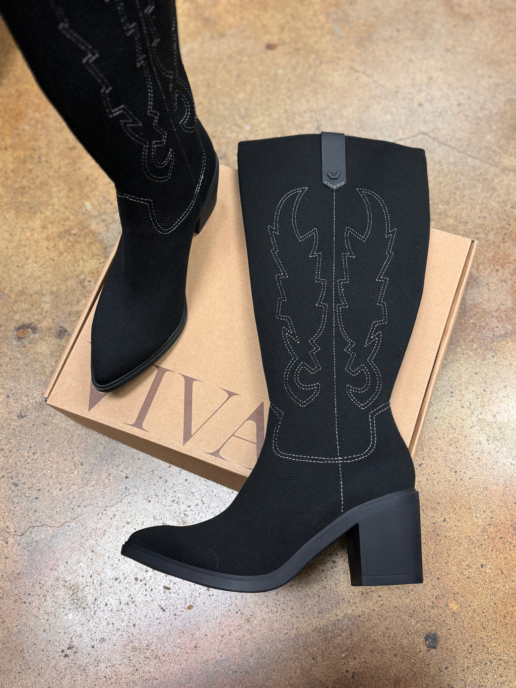 VIVAIA Willow Black Embroidered Western Boots (New w/box) Sz. 8 1/2