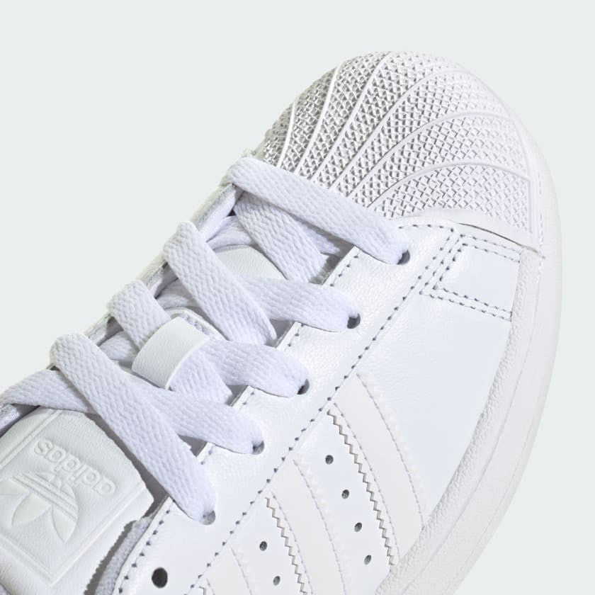 adidas Superstar Triple White Low Top Sneakers NEW Sz. 6M / 7W