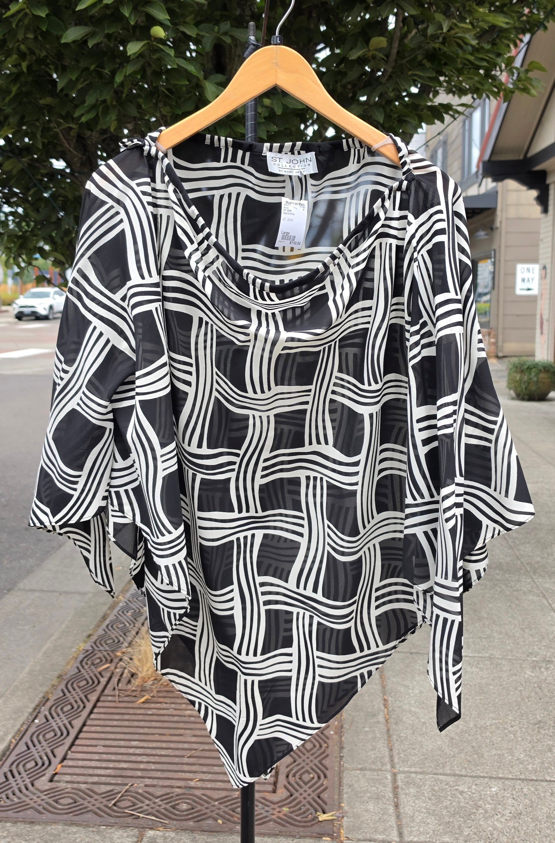 ST. JOHN By Marie Gray Geometric Pattern Silk Blouse Sz. Large